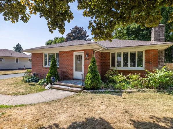 253 Southampton Dr, Rochester, NY 14616