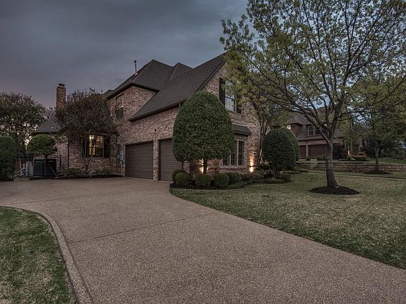 2nd image of 214 Oaklawn Dr