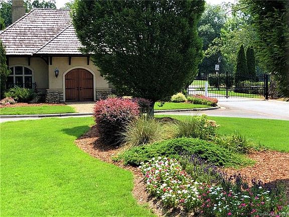 3rd image of 325 Skyecroft Way #81