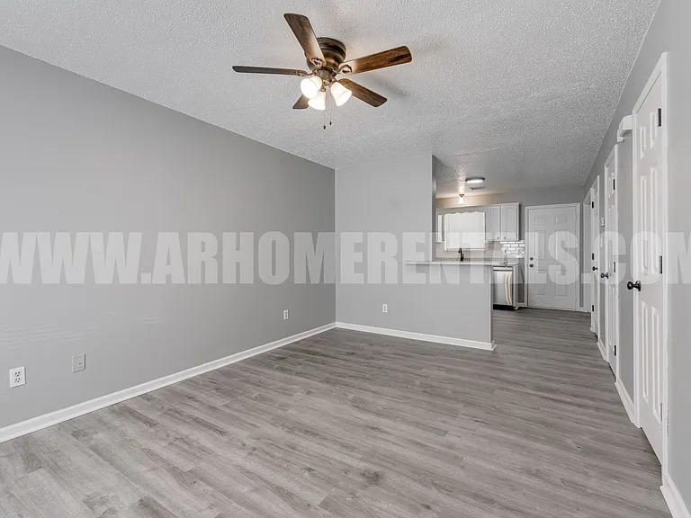 2405 Washington Ave — Photo 6