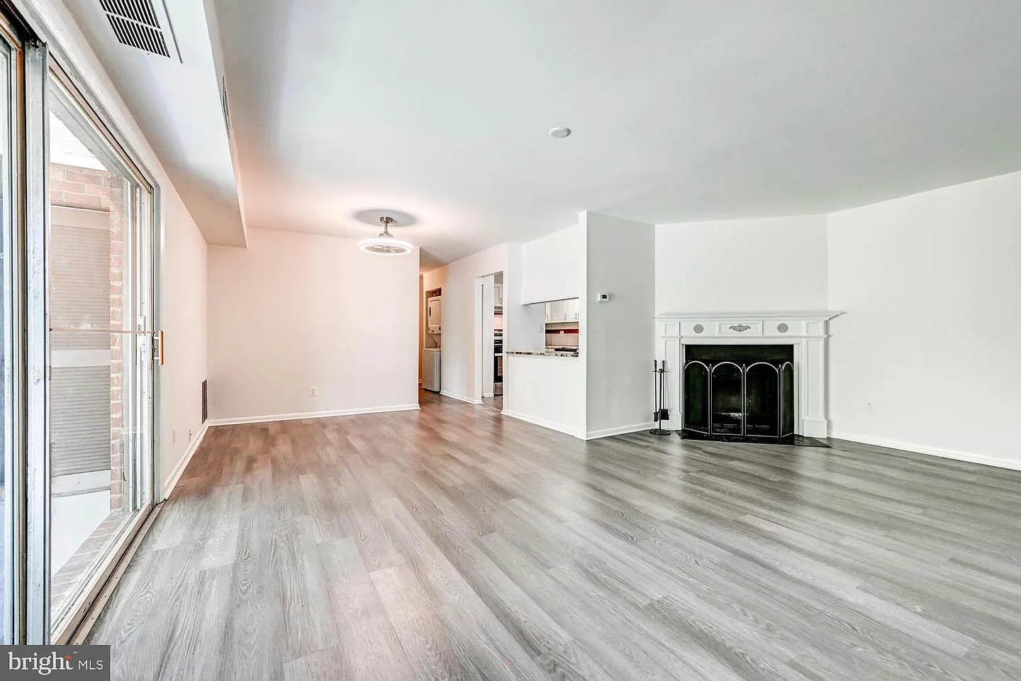 2 bed, 981 sqft, $1,600 — Photo 3