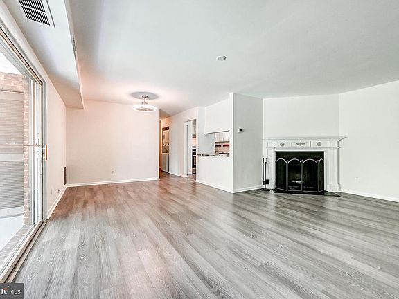 3rd image of 101 Fitz Ct APT 201