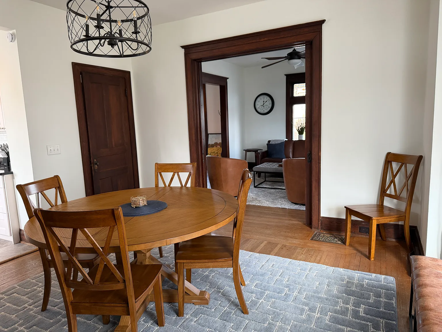 4 bed, 2165 sqft, $4,500 — Photo 3