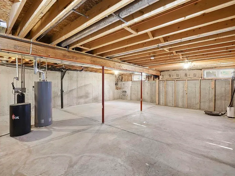 640 Tower Dr #1 — Photo 29