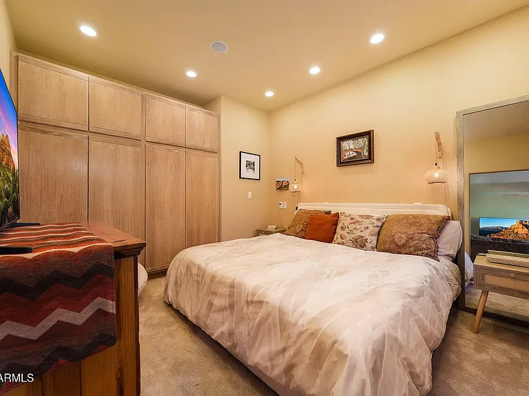 100 Penelope Way — Photo 32
