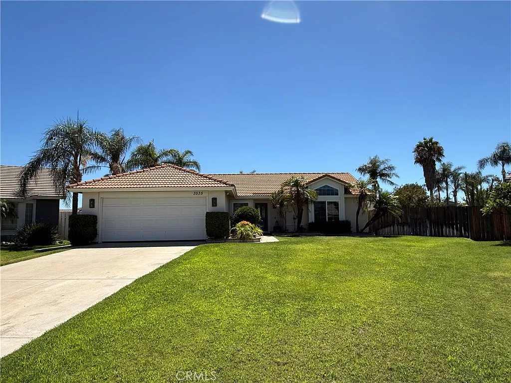 3 bed, 1211 sqft, $4,000 — Photo 1