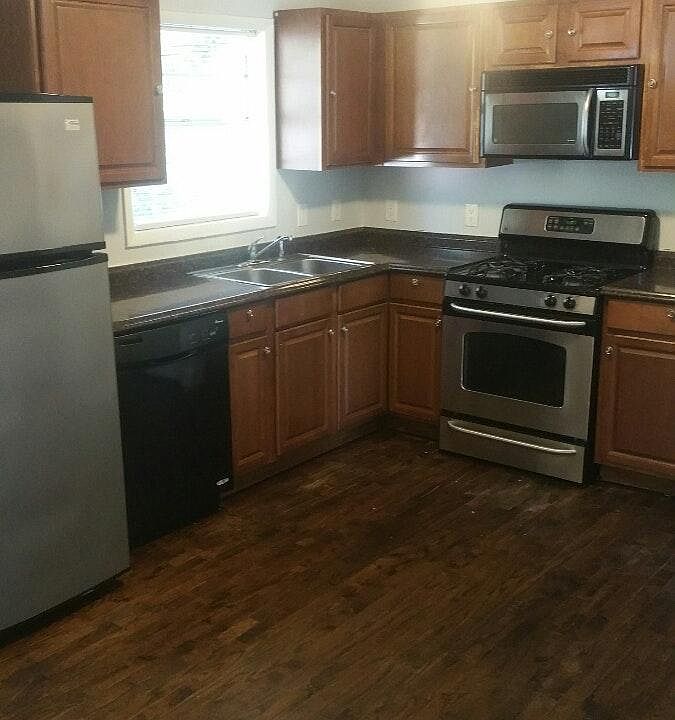 1st image of 899 E Glochester Pl