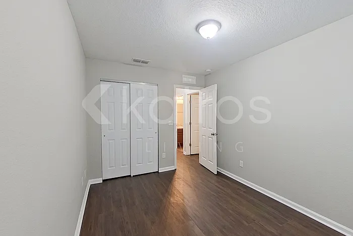 1335 Mull St — Photo 16