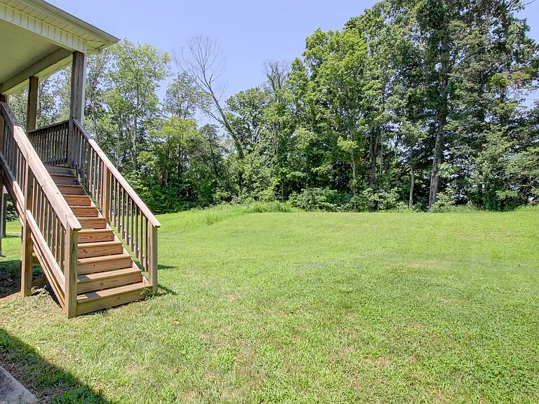 1121 Cardinal Creek Dr — Photo 9