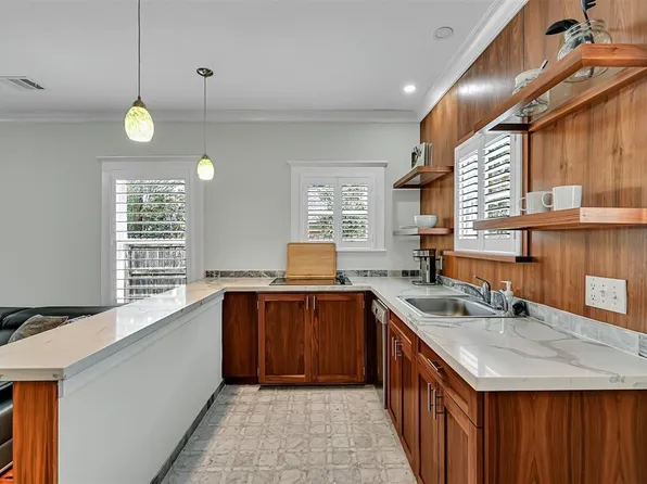 311 E 8th St, Houston, TX 77007