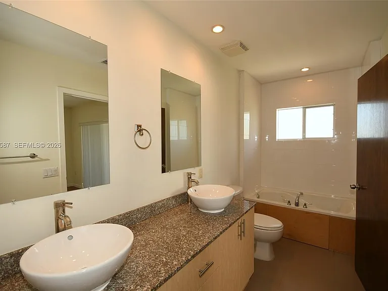 2780 SW 33rd Ave — Photo 10