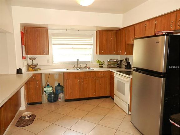 5th image of 6811 Mitchell Cir