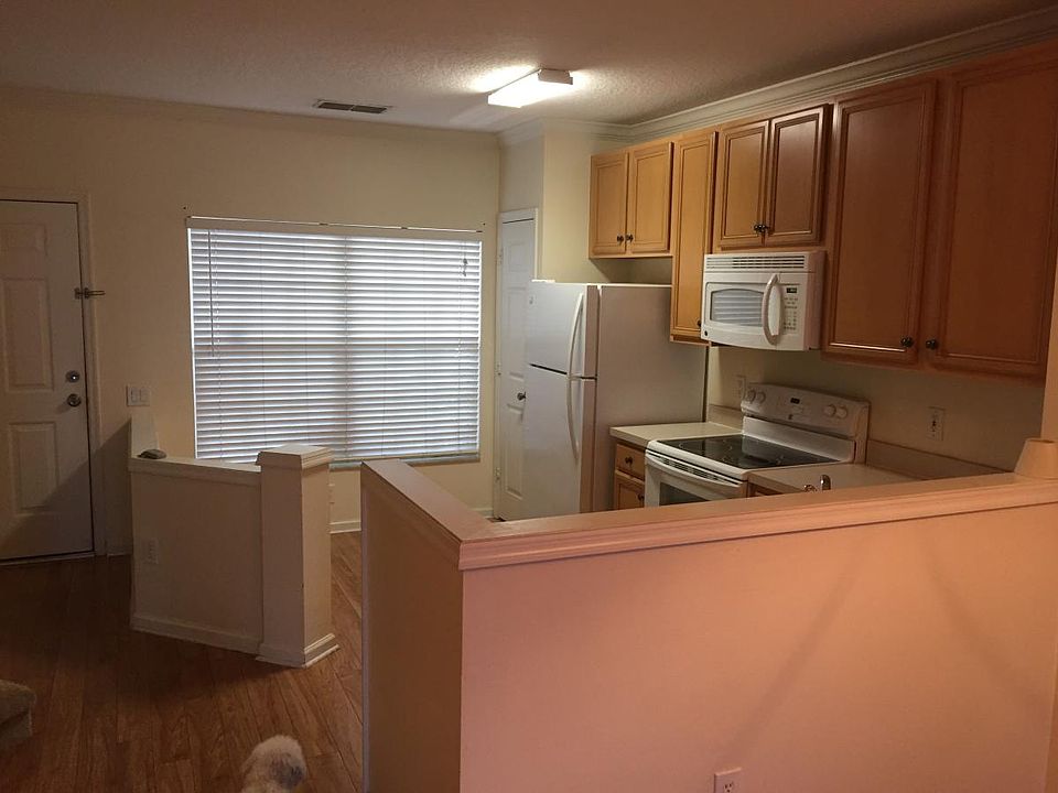 1st image of 906 Vineland Pl