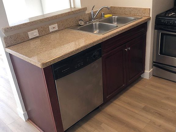 5th image of 5520 Owensmouth Ave APT 303