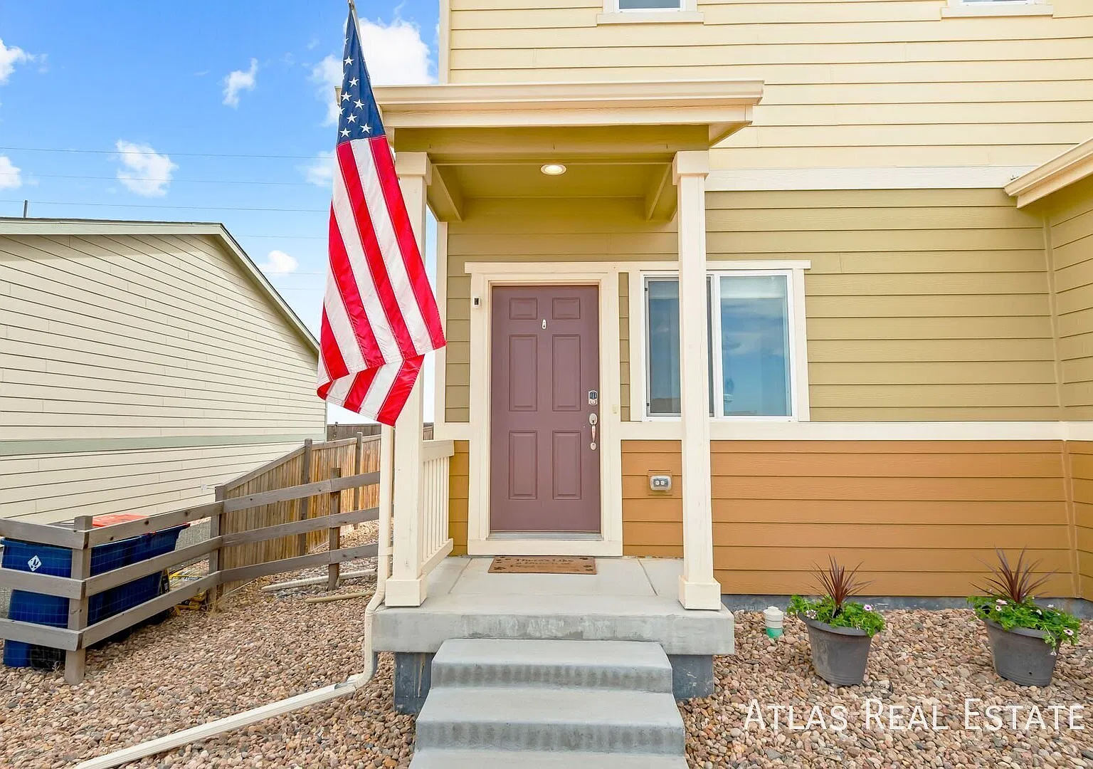 Beautiful 3 Bedroom/ 3 Bath Home with Mountain Views in Dacono — Photo 4