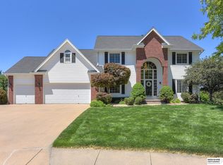 654 Caribou Cir, Papillion, NE 68046