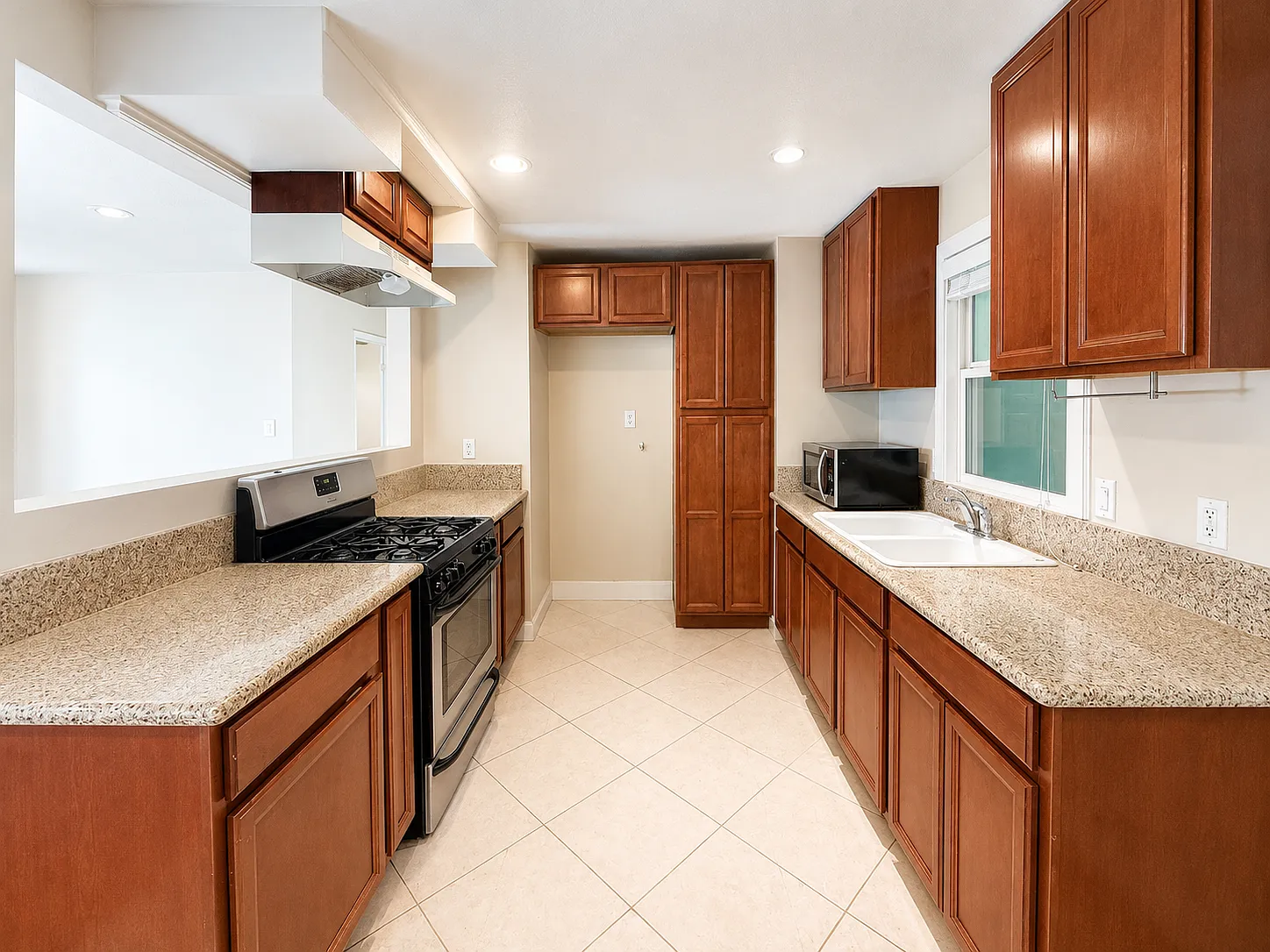 2 bed, 1100 sqft, $2,400 — Photo 4