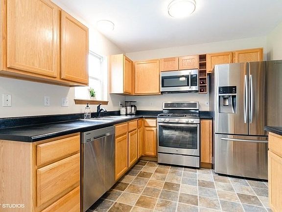 03_1023TealTrail_177005_Kitchen_LowRes