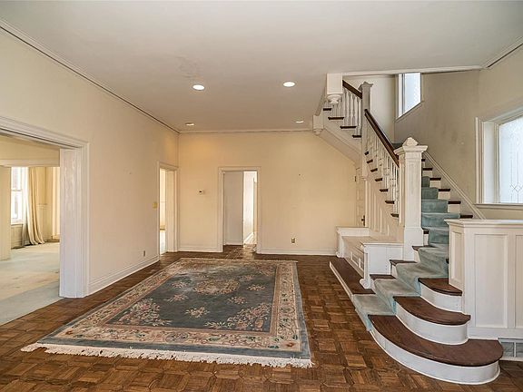 3rd image of 5266 Washington Pl