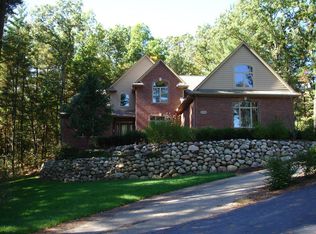 8176 Alta Vista Dr, Pinckney, MI