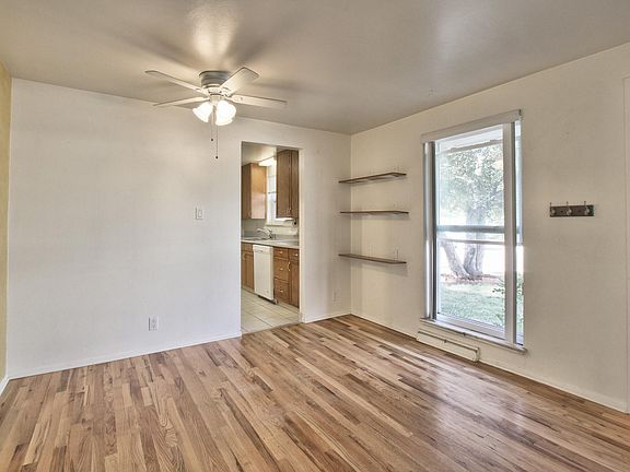 5th image of 4744 Estes St