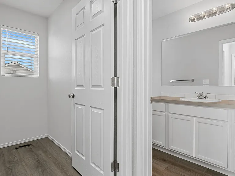 1786 E Kentucky Ave — Photo 19