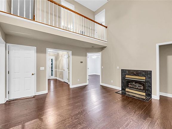 4th image of 1127 Deer Run Ln