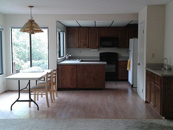 4th image of 662 Los Pinos Pl