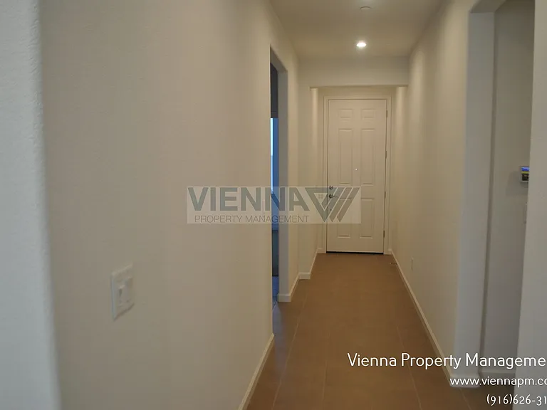 101 Chesapeake Ct — Photo 3
