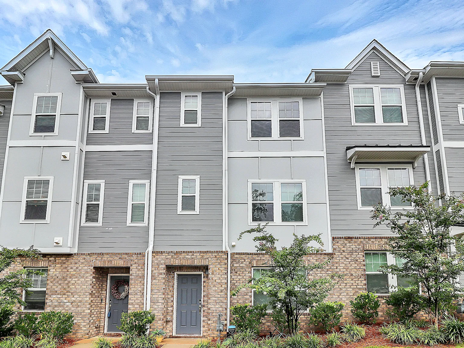 4 bed, 3.5 bath, 2098 sqft, $2,700 — Photo 1