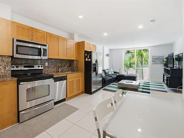 945 Michigan Ave #3 — Photo 4