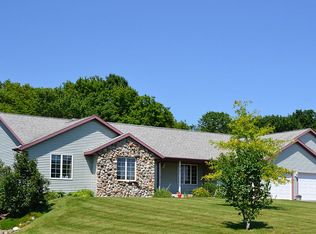 612 Bobolink Ln, Cascade, WI 53011
