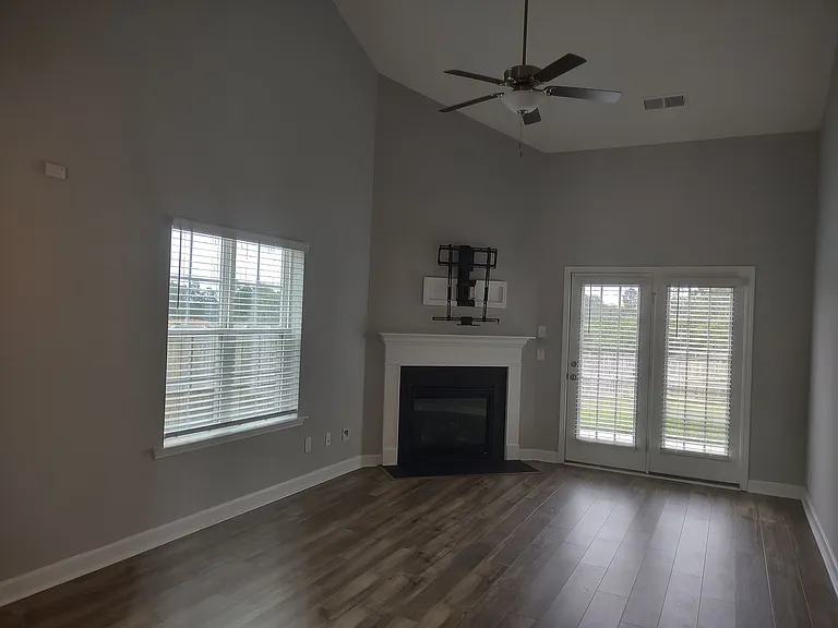 1031 Ashcroft Cir — Photo 24