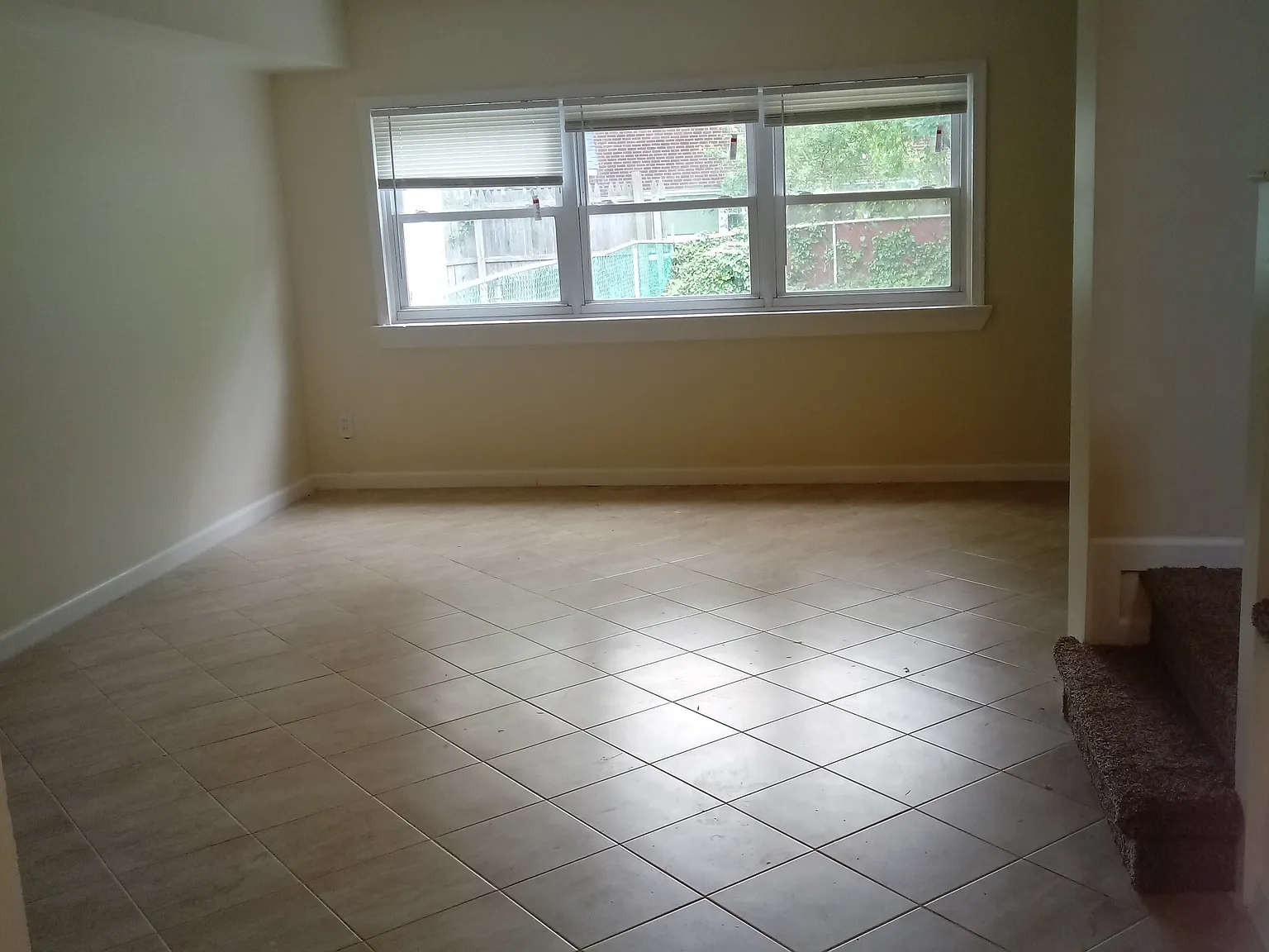 3 bed, 1.0 bath, 1200 sqft, $1,695 — Photo 4
