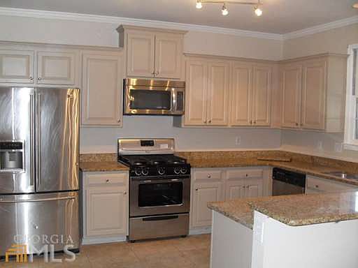 3rd image of 155 Windridge Dr
