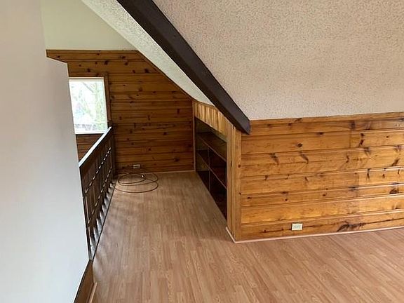 5th image of 942 Brown Ave #3