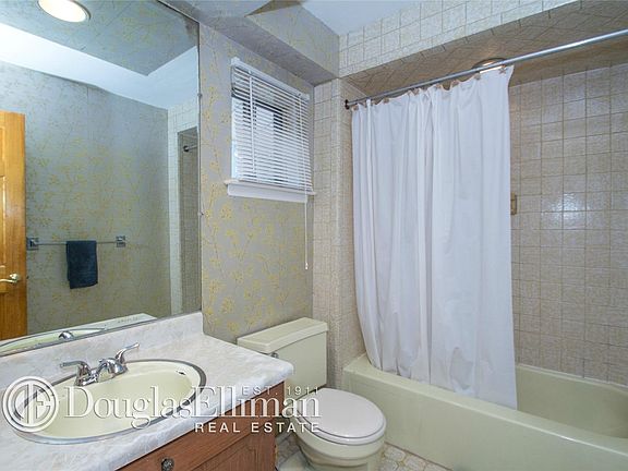4th image of 15 Carriage Dr