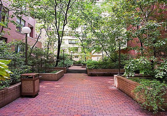 4th image of 320 E 46th St APT 23F