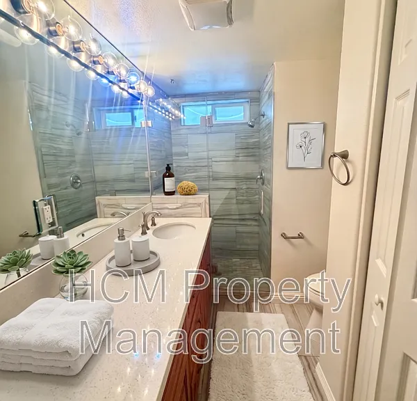 922 W 25th St #1 — Photo 25