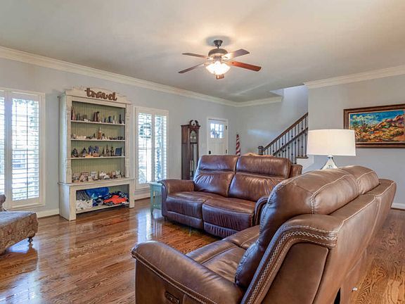 4th image of 2967 Prince Dr