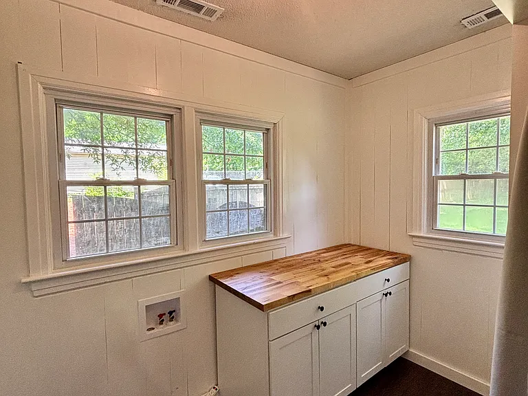 350 Duncan Ave — Photo 4