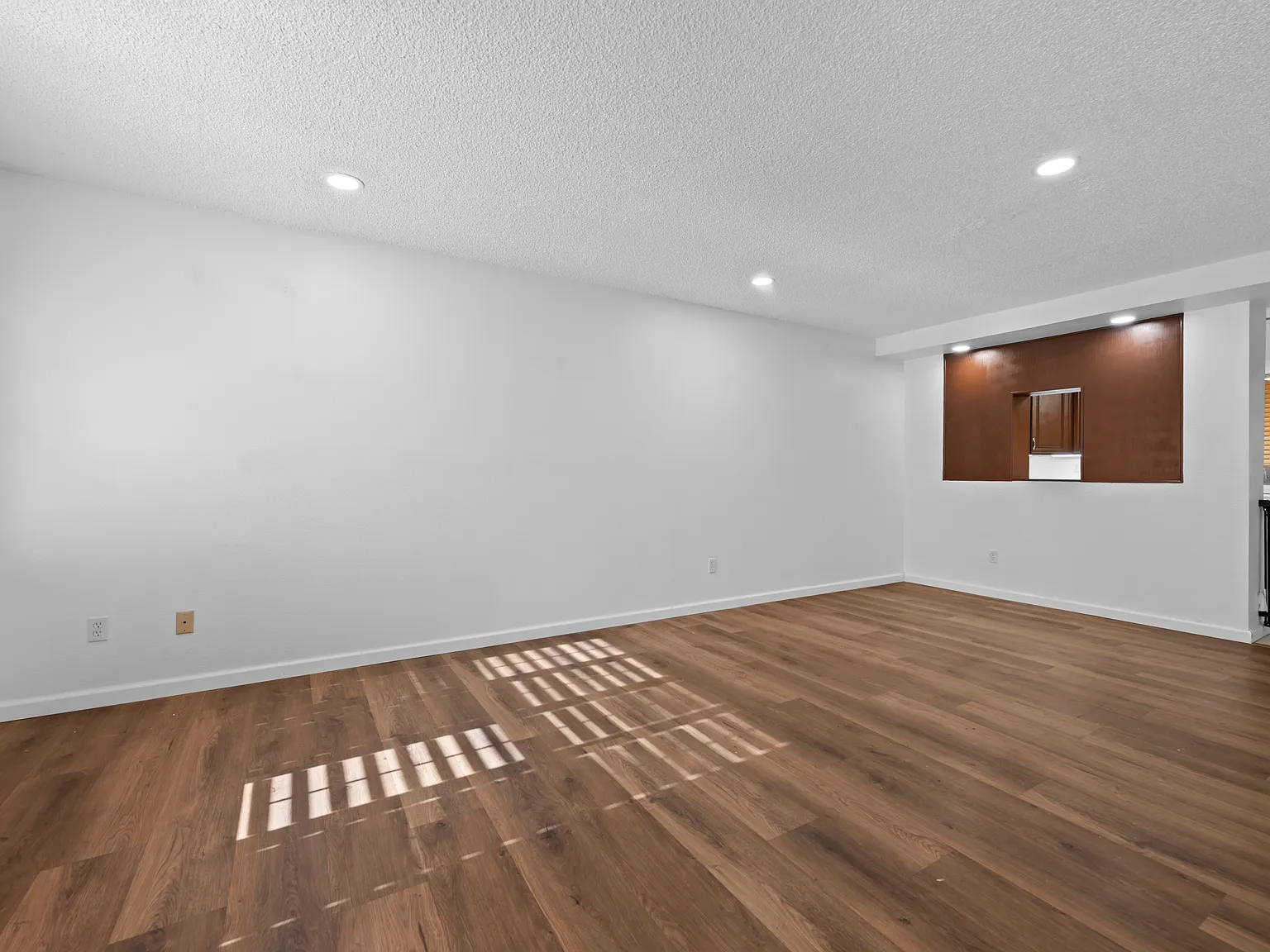 2 bed, 1024 sqft, $3,100 — Photo 4