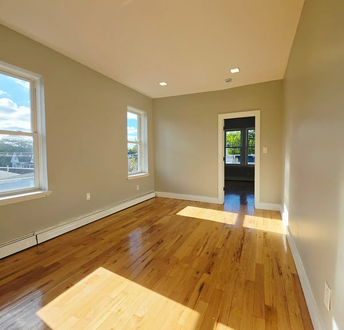 3 bed, 1000 sqft, $2,650 — Photo 4