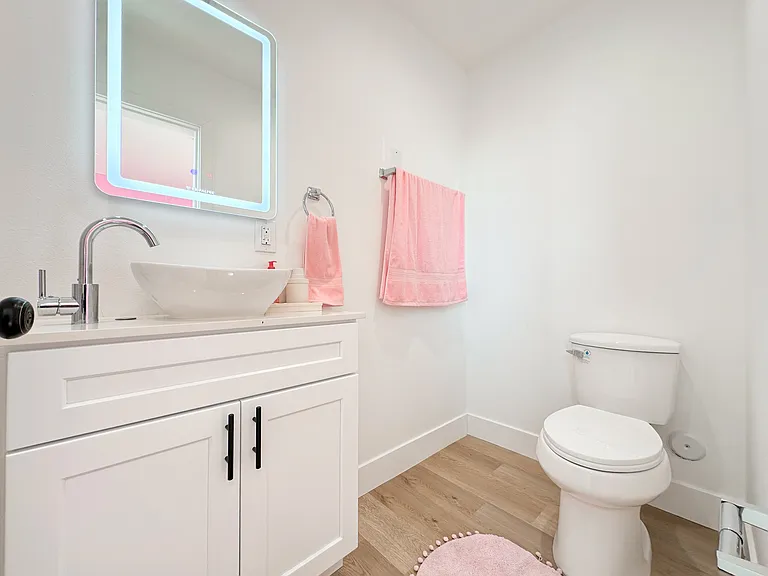 1338 West 35th Place — Photo 7