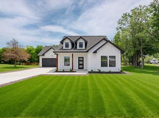 911 E Calhoun St, Rice, TX 75155