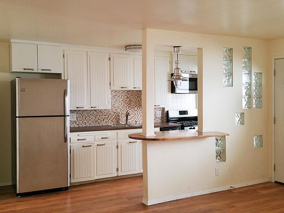 Entry leading to Breakfast Bar and Kitchen