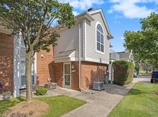 52332 Stoneridge Dr, Macomb, MI 48042