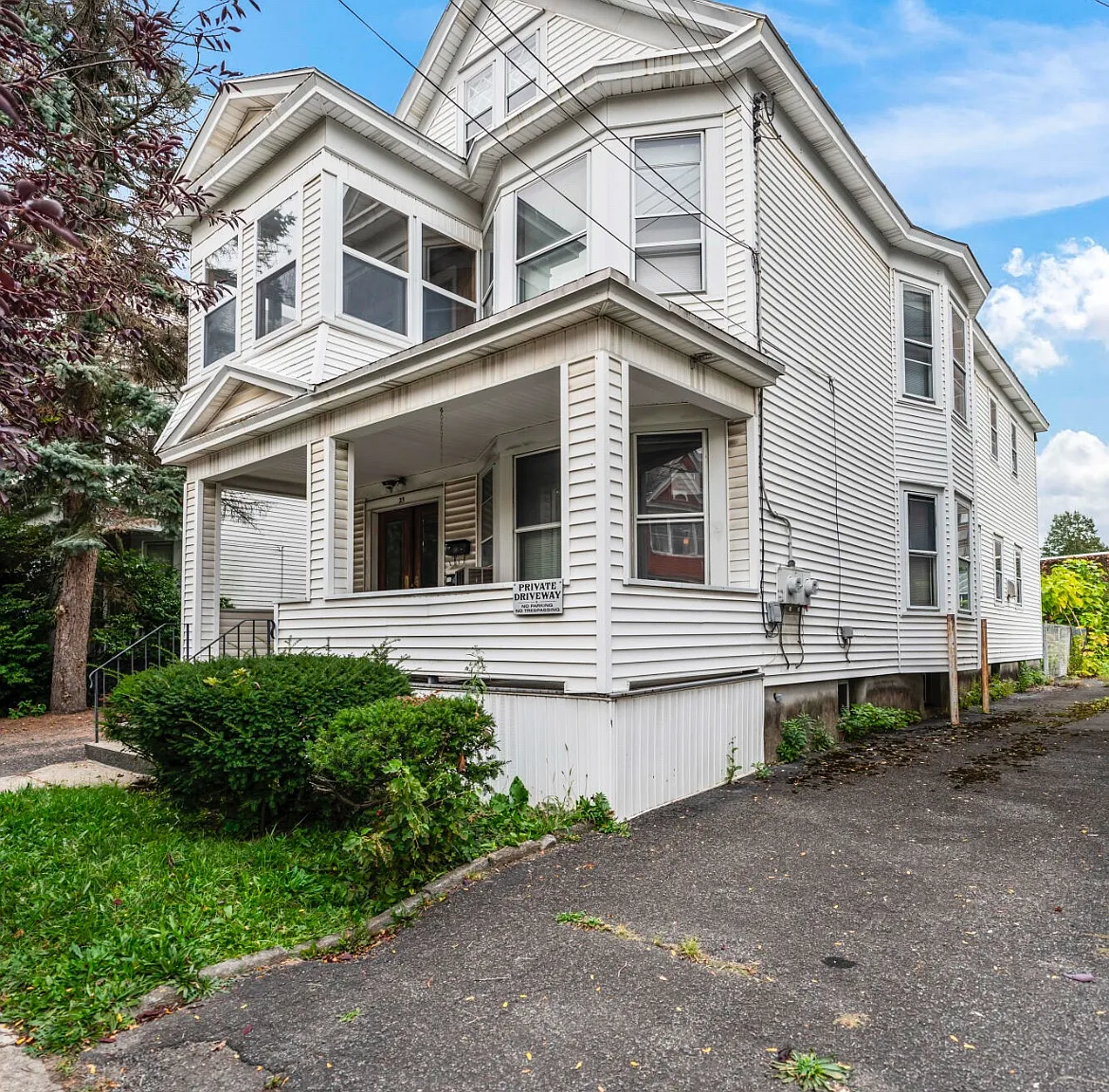 3 bed, $1,650 — Photo 2