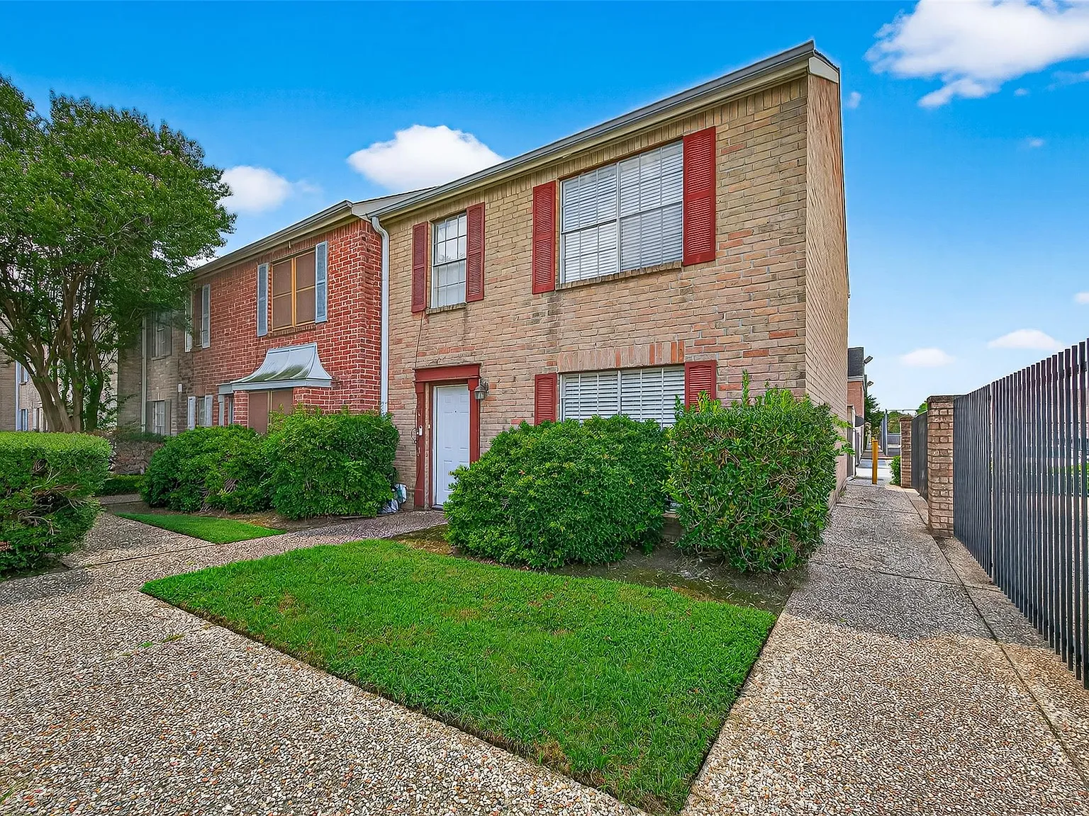 2 bed, 2.5 bath, 1380 sqft, $2,000 — Photo 4