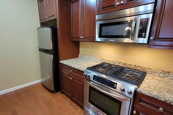 4th image of 214 Canter Ct